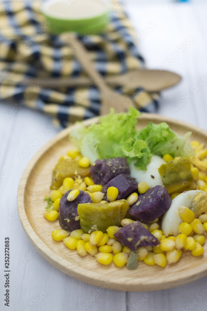 Healthy salad (lettuce, pumpkin, corn,yam and boiled egg) Healthy salad (lettuce, pumpkin, corn,yam and boiled egg)