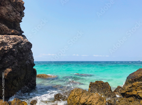 Fototapeta Naklejka Na Ścianę i Meble -  Fresh blue sky, put on the blue sea on the island with rocky beach front - Image 