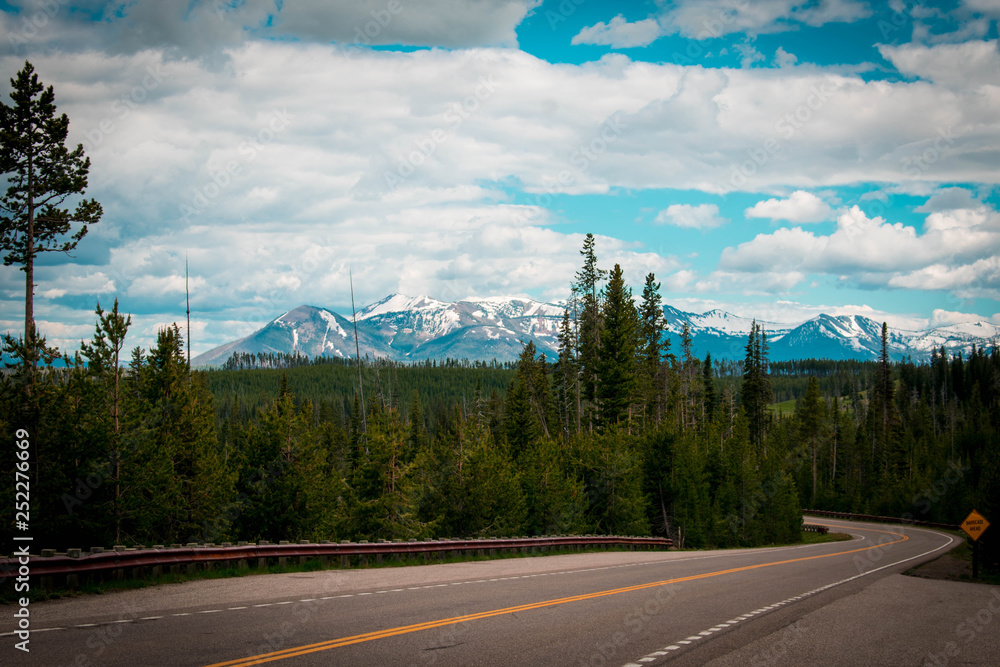 Naklejka premium road in the mountains
