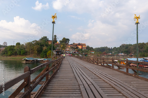 Tourists crowded on Wooden Mon Bridge at kanchanaburi, Thailand © moxumbic