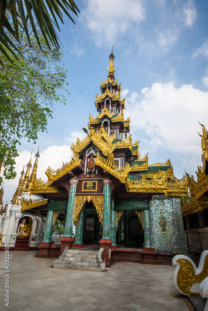Templo budista shwedagon pagoda em Yangon, Myanmar.