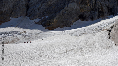 Wanderung auf die Zugspitze, über das Höllentalklamm mit Gletscher (Höllenthalerferner) und Klettersteig