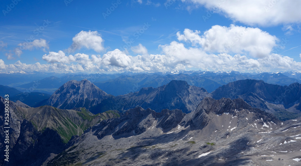 Wanderung auf die Zugspitze, über das Höllentalklamm mit Gletscher (Höllenthalerferner) und Klettersteig