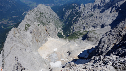 Wanderung auf die Zugspitze, über das Höllentalklamm mit Gletscher (Höllenthalerferner) und Klettersteig