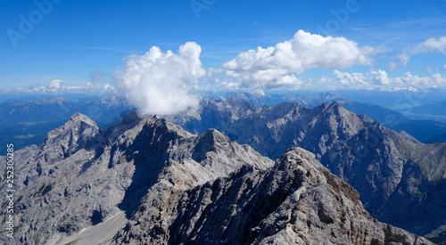 Wanderung auf die Zugspitze, über das Höllentalklamm mit Gletscher (Höllenthalerferner) und Klettersteig