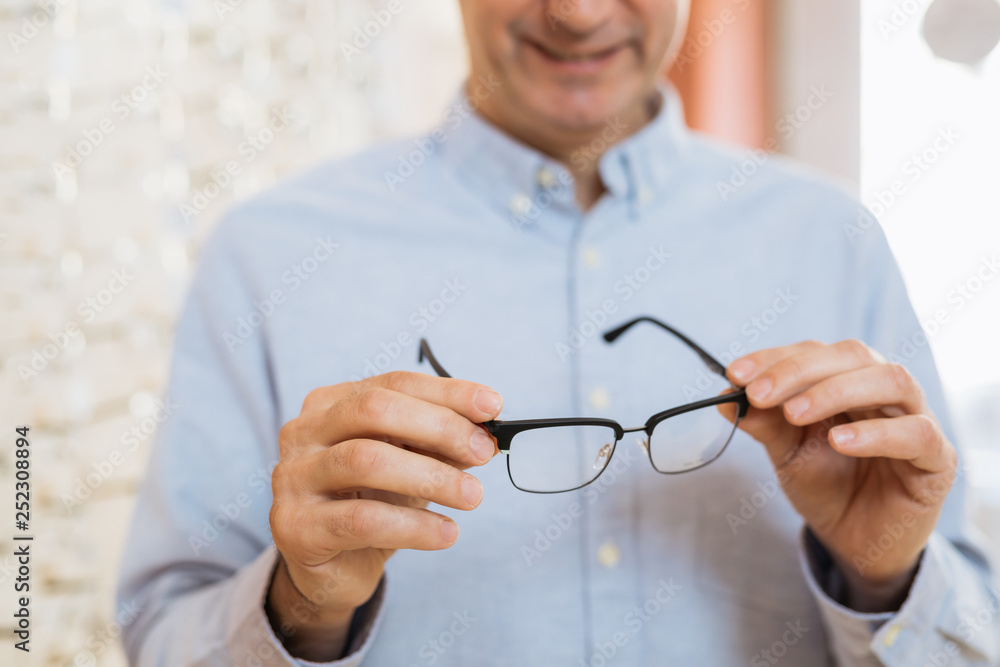 choosing the best eyeglasses that suits him choosing the best eyeglasses that suits him