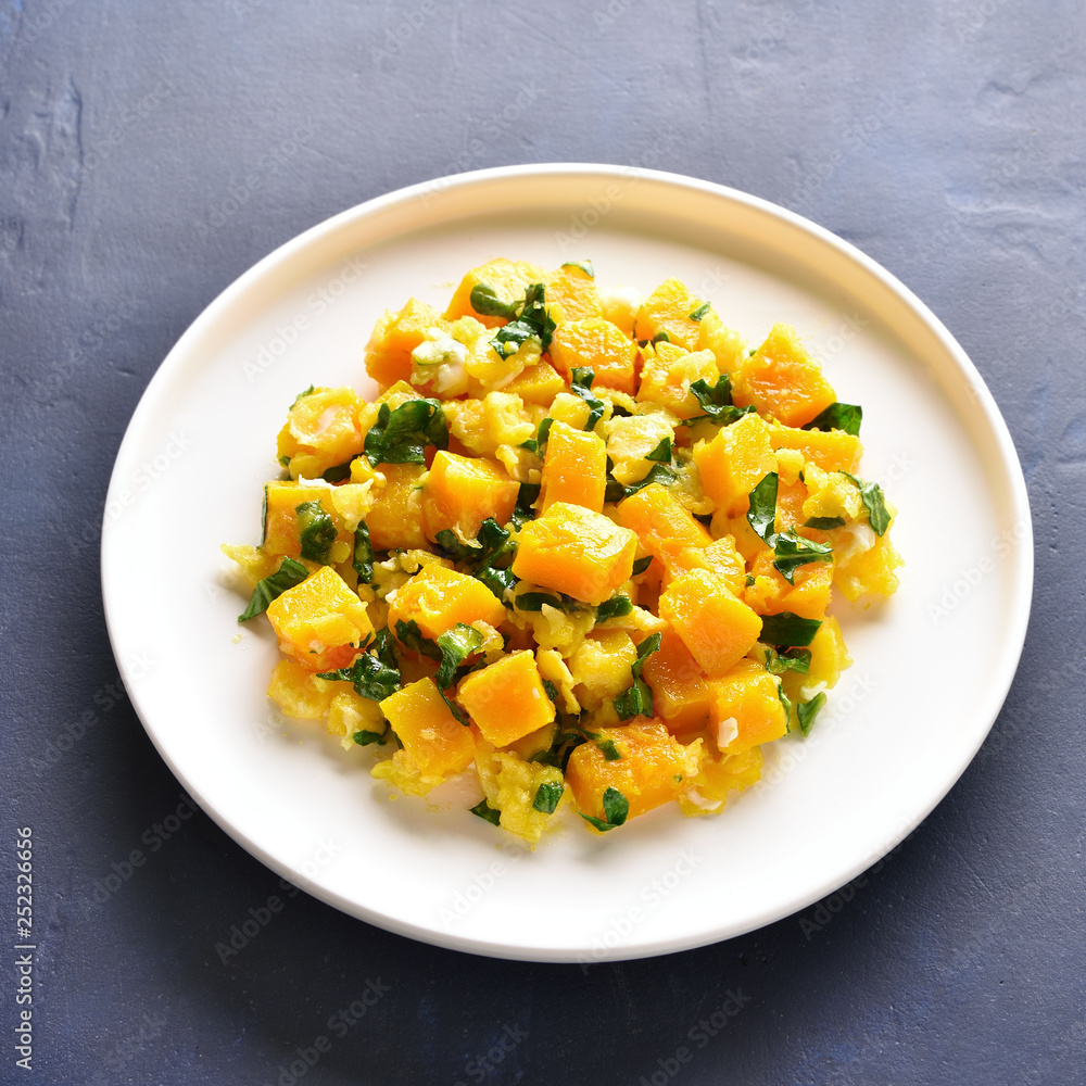Stir-fried pumpkin with eggs Stir-fried pumpkin with eggs