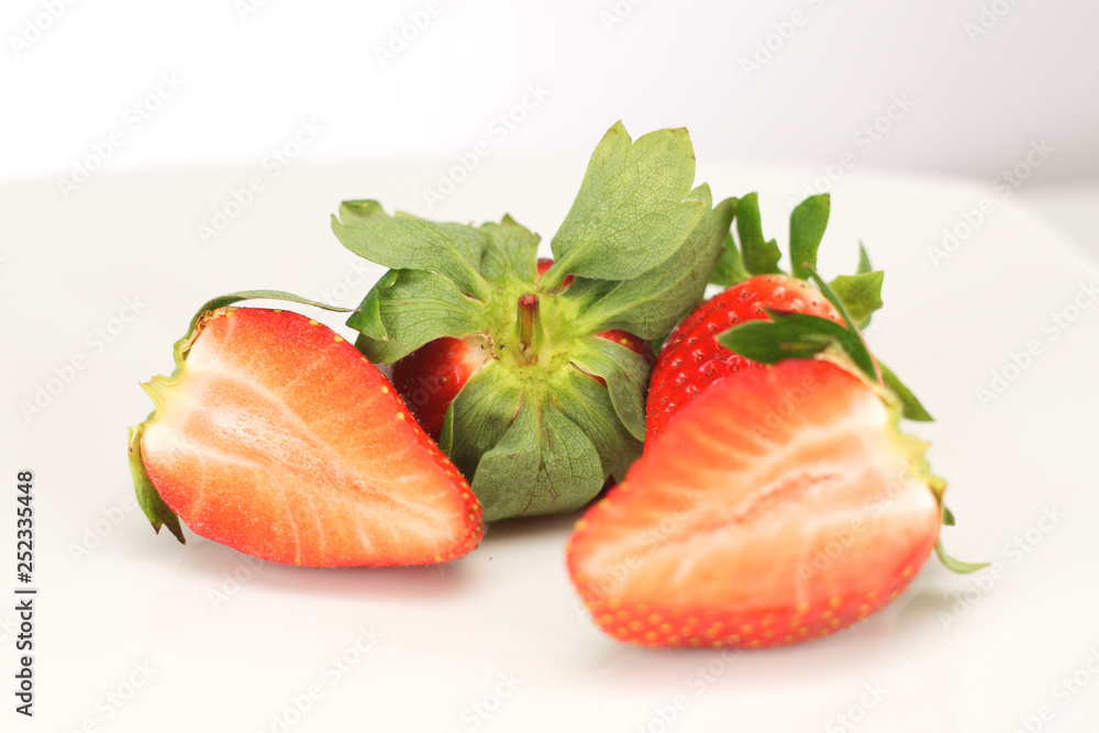 Erdbeeren mit weißem Hintergrund Erdbeeren mit weißem Hintergrund