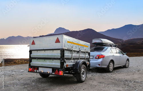 Εκτύπωση καμβά Car trailer by the sea