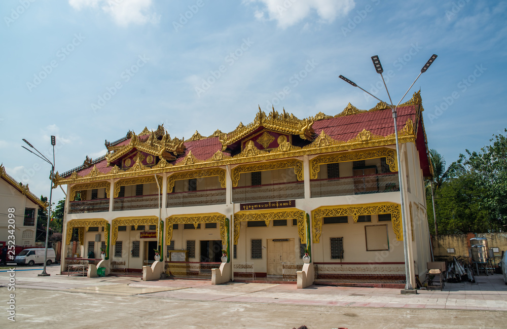 Obraz premium Templo budista em Yangon, Myanmar.