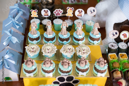 Sweets and table decoration - Dog theme - Children's birthday