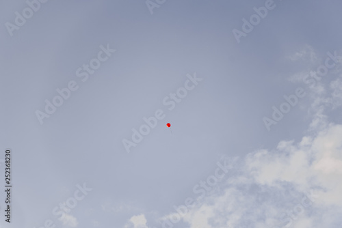 Wallpaper Mural The red balloon Torontodigital.ca