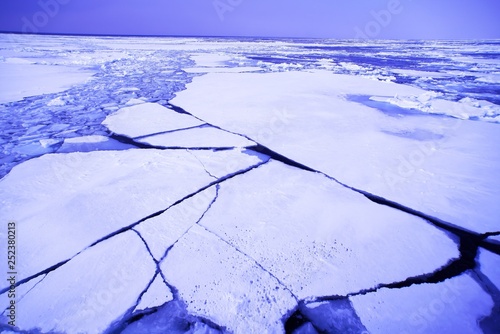 オホーツク海の美しい流氷