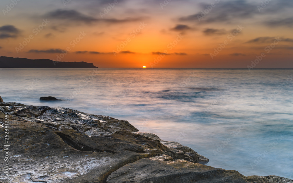 Fototapeta premium Sun Rising Over the Sea