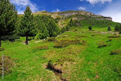 Nationalpark Prokletije im Dreiländereck Montenegro-Kosovo-Albanien  photo