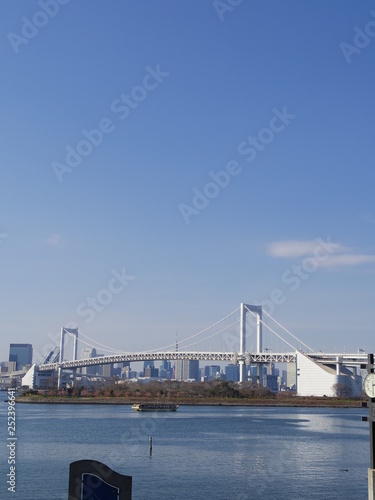 東京お台場より望むレインボーブリッジ