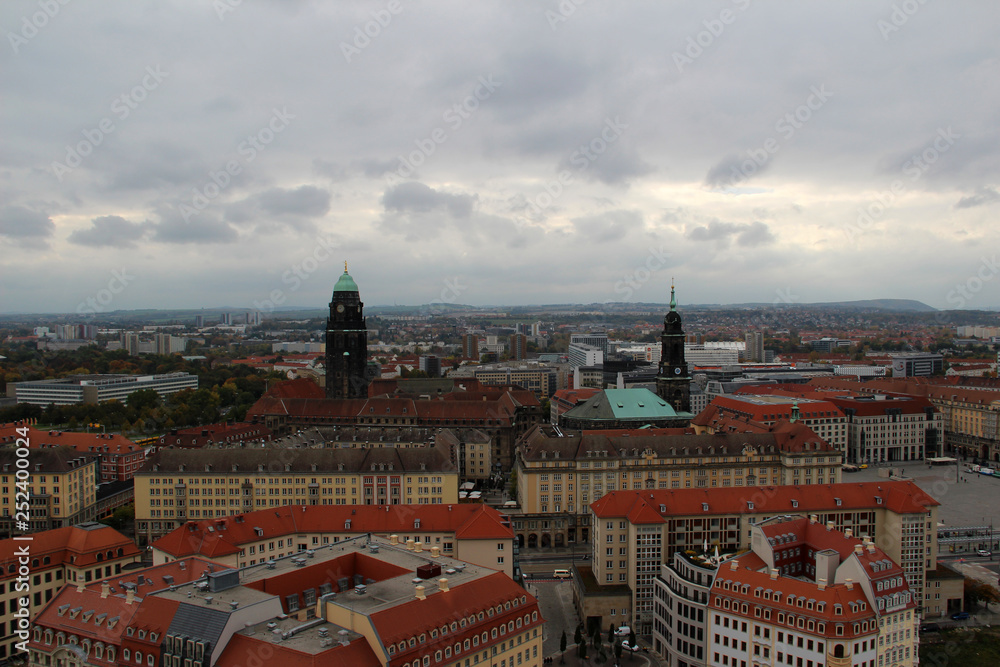 weitblick über dresden sachsen deutschland fotografiert während einer sightseeing tour