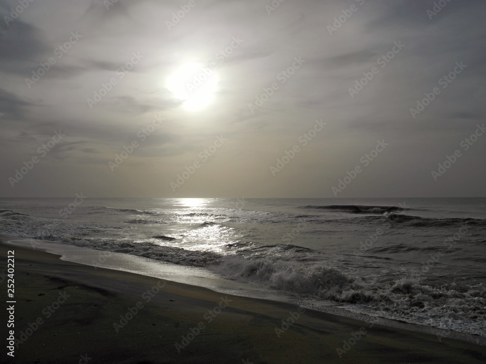 Fototapeta premium Moonlight, Indian Ocean, Bay of Bengal, Tamil Nadu