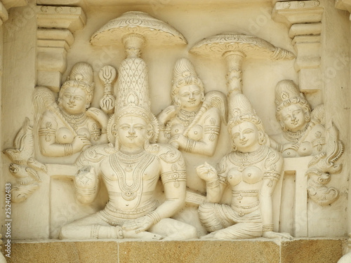 Statues in the ancient temple of Kailasanath, India, Tamil Nadu, Kanchipuram city