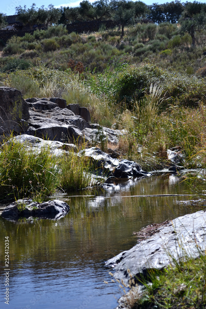 Río de la Vega pasando por Los Molinos San Vicente de Alcántara Río de la Vega pasando por Los Molinos San Vicente de Alcántara