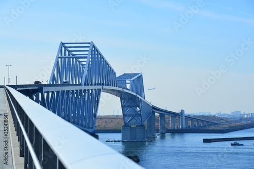 冬の青空と東京ゲートブリッジ