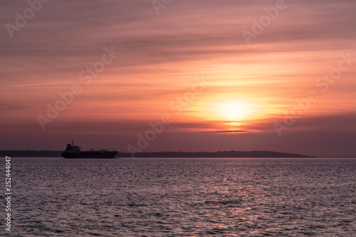 Minimalism Tanker Sunset © Antony McAulay