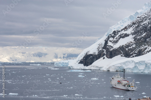 landscape of Antarctic Peninsula © katiekk2
