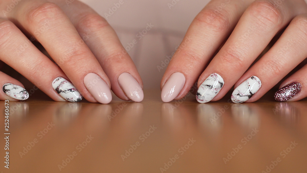 How to create a marble nail effect using water