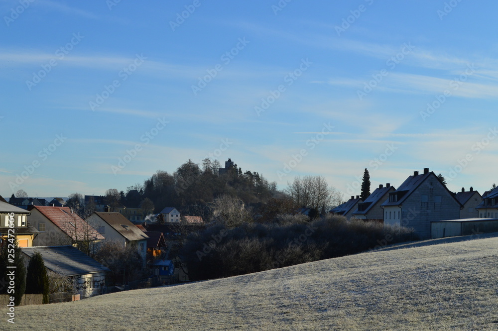 Außerhalb der Stadt. Raureif auf den Felder. Außerhalb der Stadt. Raureif auf den Felder.