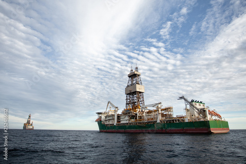 Принти на полотні Oil rigs operate in the Atlantic Ocean.