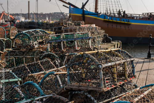 Obraz na płótnie Stacked fishing creels, Whitby, England w salonie