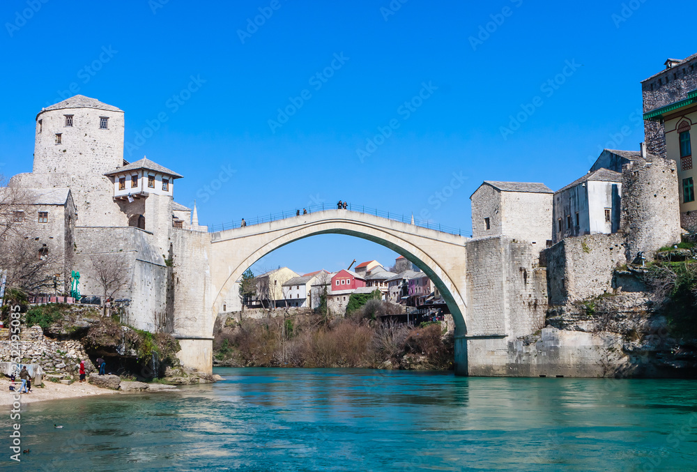 Obraz premium Beautiful view on Mostar city with old bridge and ancient buildings on Neretva river in Bosnia and Herzegovina