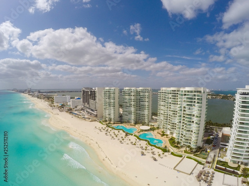 Aerial view on Turquoise water in Caribbean Sea, Chac Mol Beach and Resorts in Cancun Mexico    © Maciej