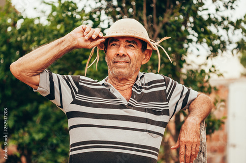 Tableau sur toile Portrait of Brazilian Northeastern cowboy wearing his typical leather hat