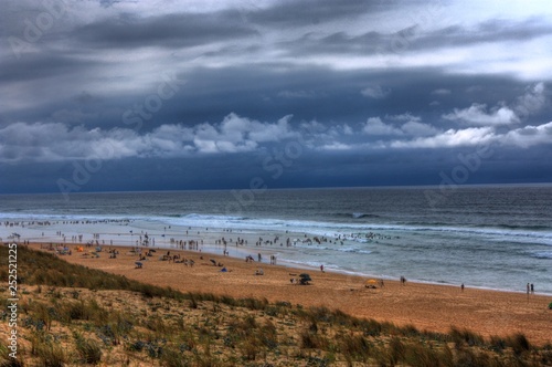 Wolken am Meer mit Dünen und Strand