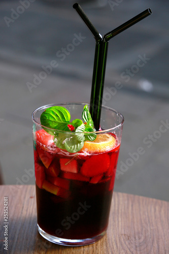 Sangria, spanisches Wein-Mischgetränk photo