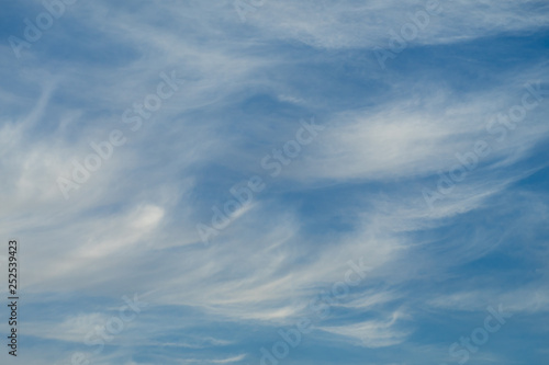 青い空と白い雲 © momokiti
