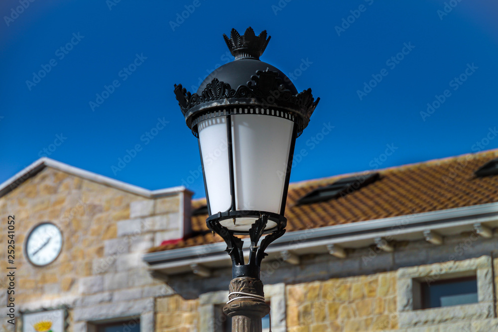 Farola de la plaza del pueblo de Manzanares el Real