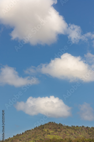 white clounids in the sky © Gao