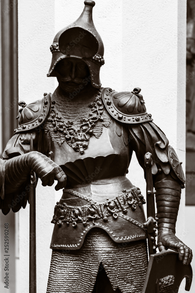 Fototapeta premium Statue of a medieval knight