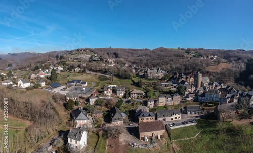 Obraz na płótnie Voutezac (Corrèze - France) - Vue aérienne w salonie
