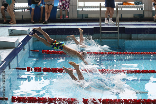 Принти на полотні School swimming competition for school students