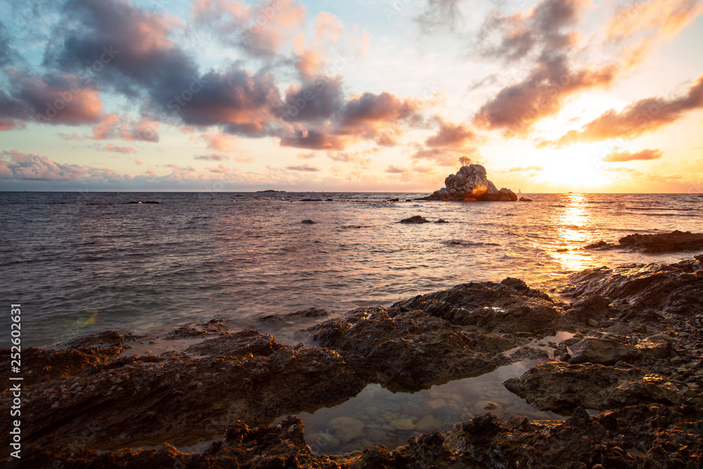 Nouvelle Calédonie nouméa rocher à la voile sunset