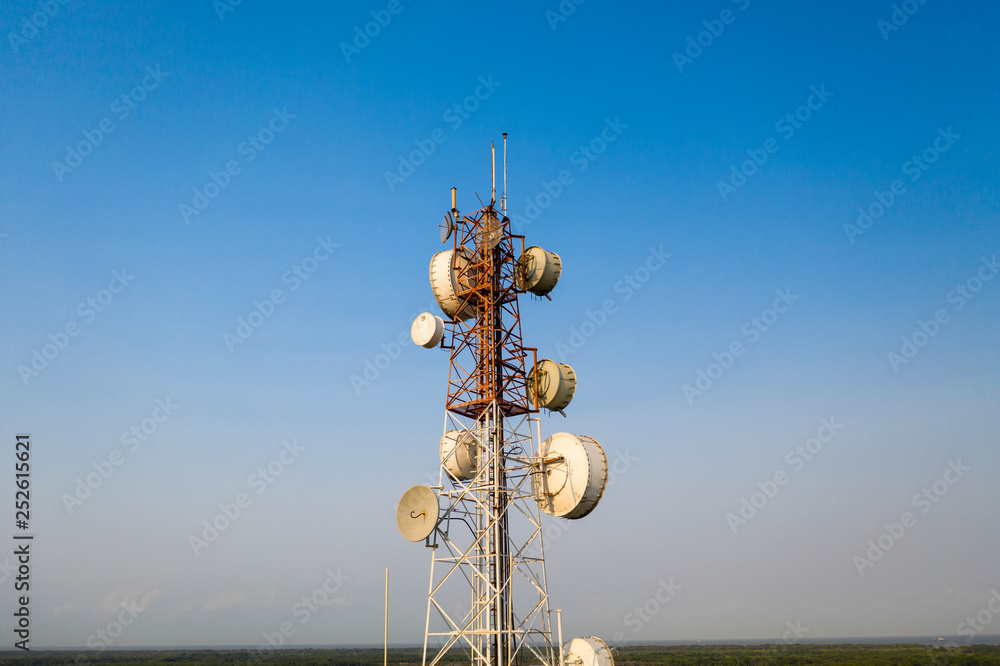 Obraz premium Aerial view of telecom antennas telecommunications towers. Microwave antenna in bright blue sky