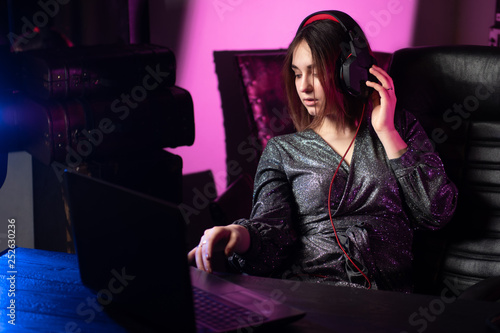 The girl puts on headphones...