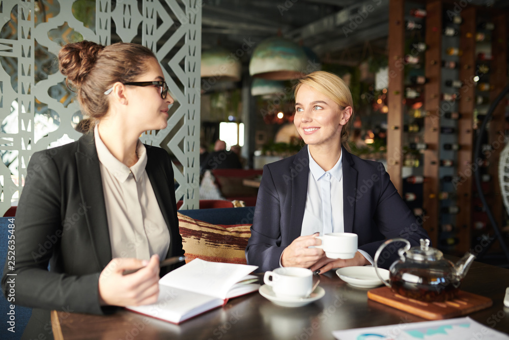 Businesswomen in cafe