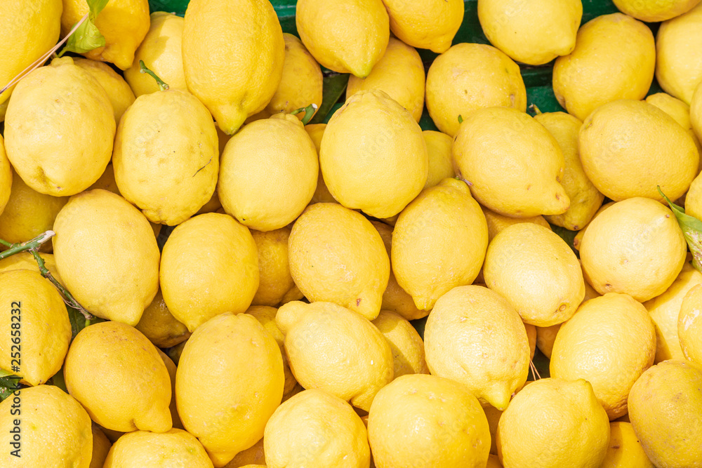Lemons in a pile