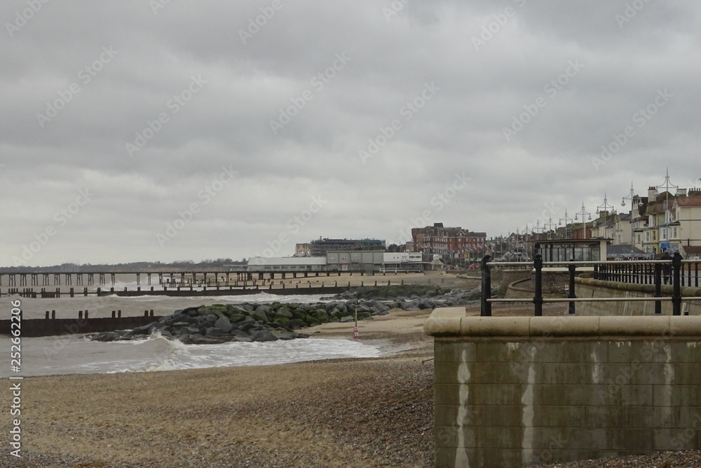 Naklejka premium Lowestoft Beach on a cold and windy winter's day