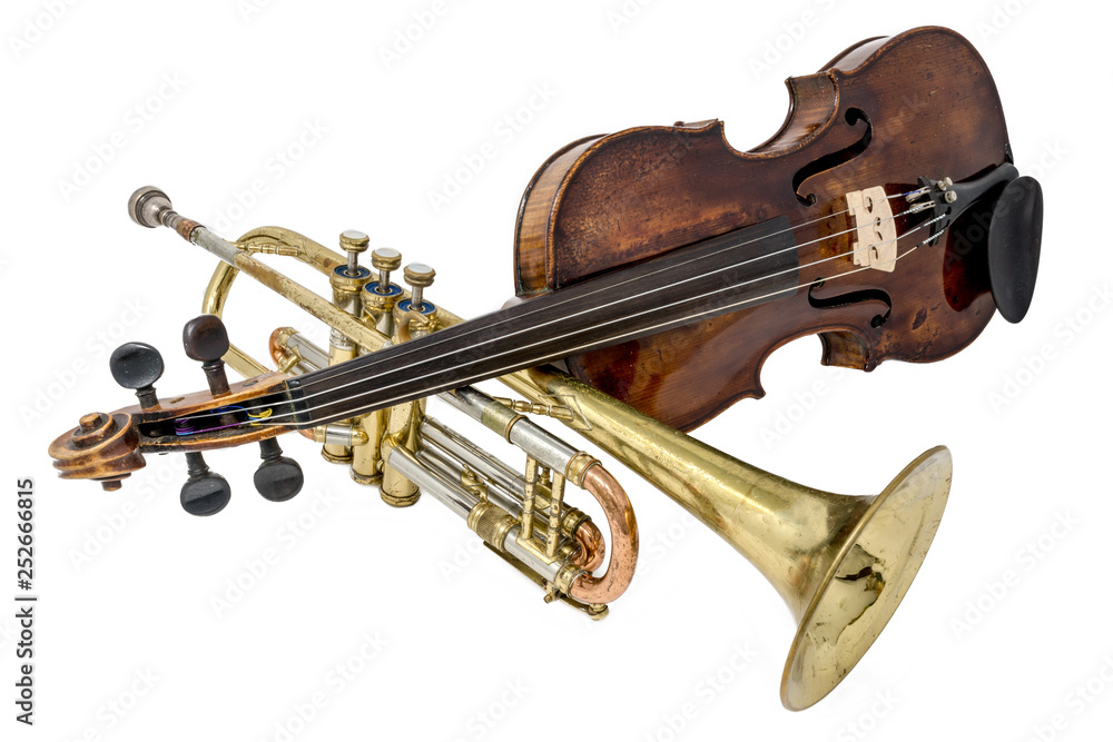 Obraz premium Old trumpet with scratches and dents and violin isolated on white