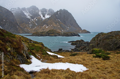 Schlechtes Wetter am Straumfjorden, nordwestlich von Straume